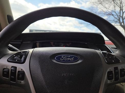Used 2014 Ford Taurus SE FWD image 20