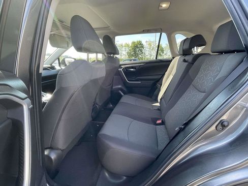 Used 2022 Toyota RAV4 XLE w/ Convenience Package FWD image 14