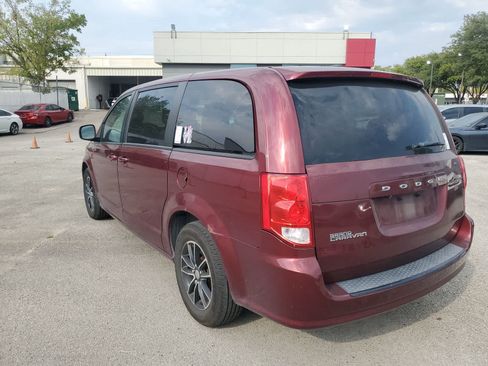 Used 2018 Dodge Grand Caravan SE FWD image 4