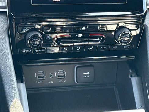 New 2024 Jeep Grand Cherokee Altitude image 12