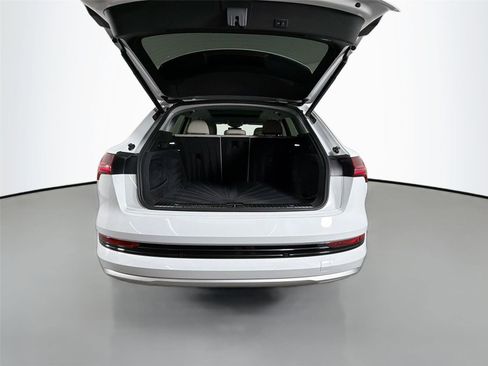 Used 2019 Audi e-tron Premium Plus AWD/4WD image 27