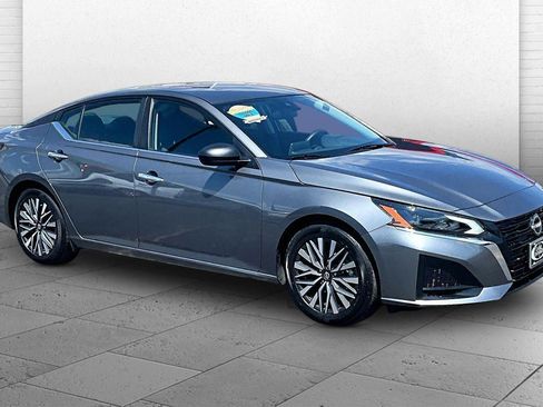 Used 2025 Nissan Altima 2.5 SV FWD image 1