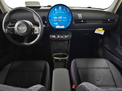 Used 2025 MINI Cooper 4-Door Hardtop FWD image 13