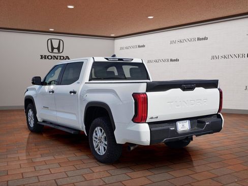 Used 2025 Toyota Tundra SR5 w/ SR5 Convenience Package AWD/4WD image 12
