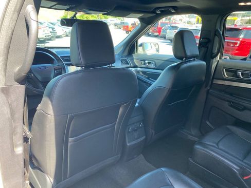 Used 2018 Ford Explorer XLT w/ Equipment Group 202A AWD/4WD image 24