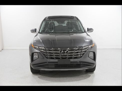 Certified 2024 Hyundai Tucson Limited AWD/4WD image 2