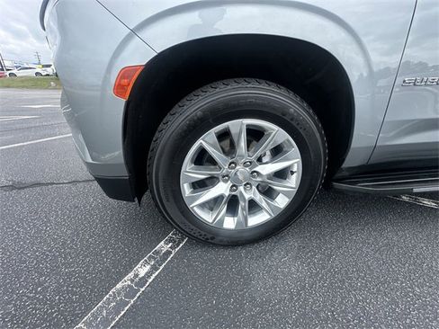 Used 2024 Chevrolet Suburban Premier image 18