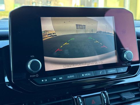 Used 2022 Nissan Pathfinder SV image 22