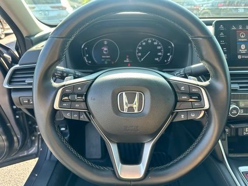 Used 2018 Honda Accord Touring image 16