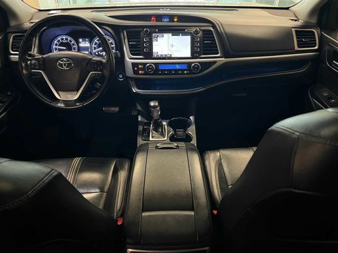 Used 2018 Toyota Highlander SE image 10