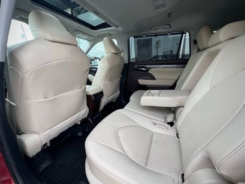 Used 2020 Toyota Highlander Limited image 15