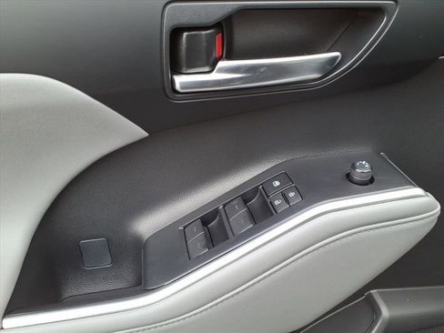 Certified 2023 Toyota Highlander XLE image 14