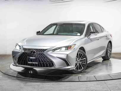 Used 2025 Lexus ES 300h w/ Premium Package