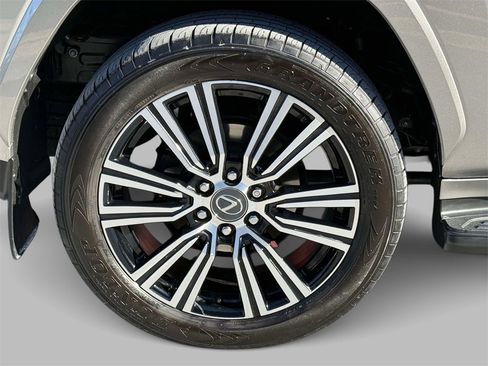 Used 2024 Lexus LX 600 4WD w/ Luxury Package image 13