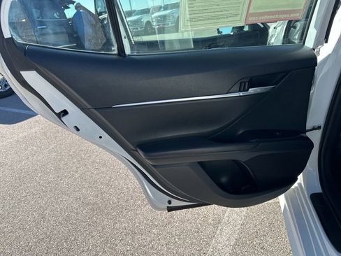 Used 2020 Toyota Camry SE image 30
