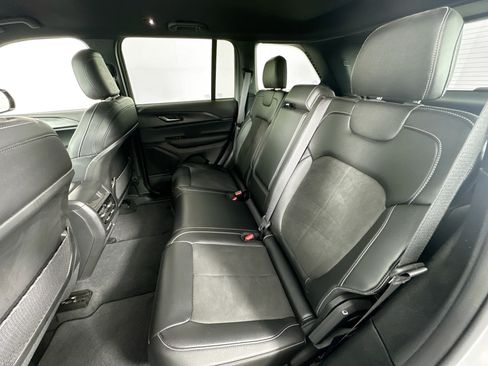 Used 2023 Jeep Grand Cherokee Altitude RWD image 23
