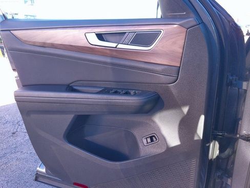 Used 2025 Volkswagen Atlas SE image 4