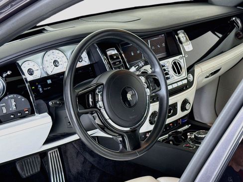 Used 2019 Rolls-Royce Ghost RWD image 16