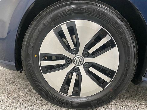 Used 2016 Volkswagen e-Golf SE w/ DC Fast Charging Package image 23