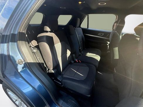 Used 2018 Ford Explorer XLT w/ XLT Technology Feature Bundle image 23