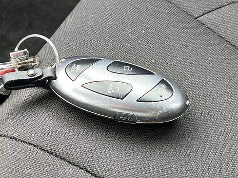 Used 2025 Hyundai Elantra SEL image 25