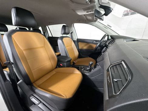 Used 2018 Volkswagen Tiguan SE AWD/4WD image 27