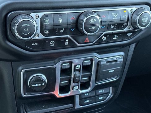 Used 2021 Jeep Gladiator Overland image 20