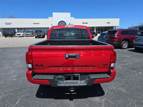 Used 2023 Toyota Tacoma SR5 w/ Technology Package image 4