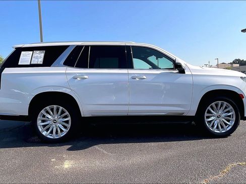 Used 2023 Cadillac Escalade Luxury AWD/4WD image 4