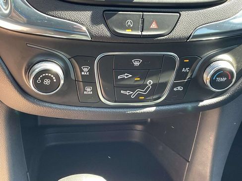 Used 2023 Chevrolet Equinox LT FWD image 25