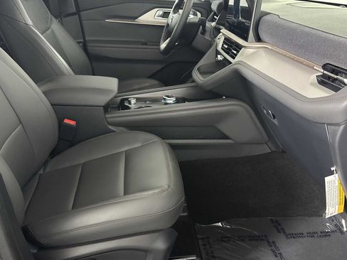 Used 2025 Ford Explorer Active w/ Active Comfort Package AWD/4WD image 15