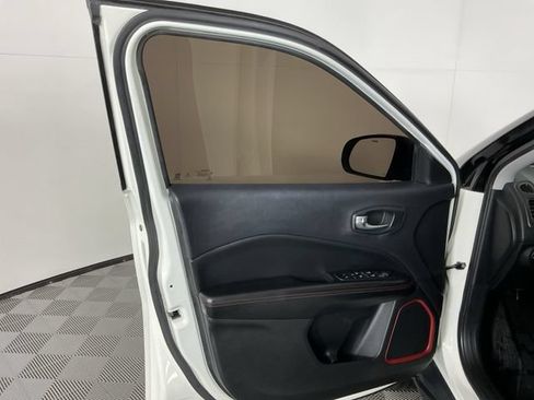 Used 2018 Jeep Compass Trailhawk AWD/4WD image 12