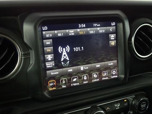 Used 2023 Jeep Wrangler Unlimited Sahara AWD/4WD image 25
