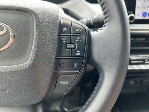 Used 2023 Toyota Prius LE image 18