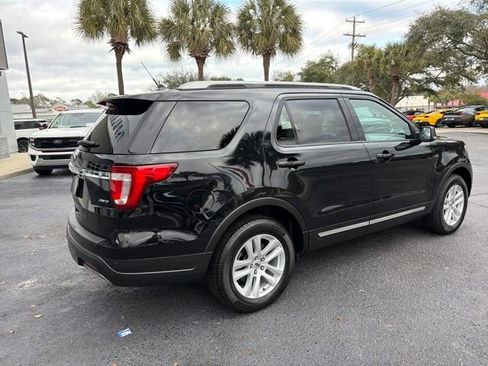 Used 2019 Ford Explorer XLT w/ Equipment Group 201A image 8