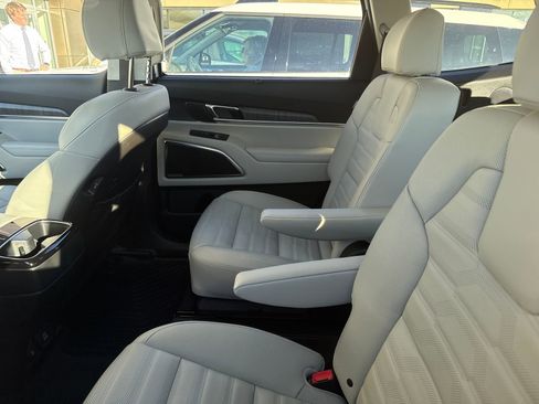 Used 2025 Kia Telluride SX Prestige image 11