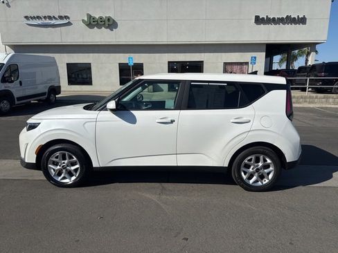 Used 2024 Kia Soul LX w/ Option Group 015 image 2