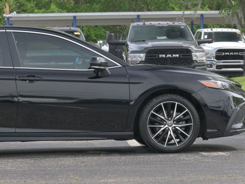 Used 2023 Toyota Camry SE FWD image 6