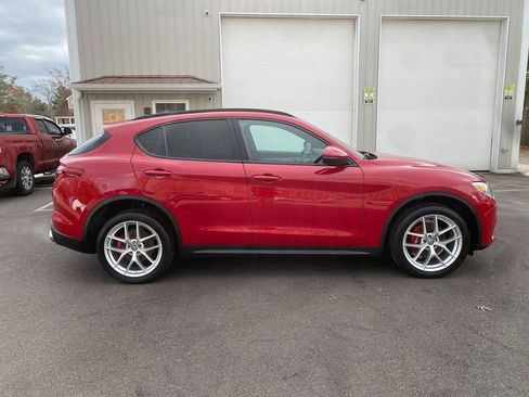 Used 2018 Alfa Romeo Stelvio Ti Sport image 4