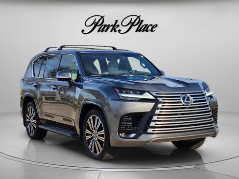 Used 2023 Lexus LX 600 4WD w/ Accessory Package (Z1) image 6