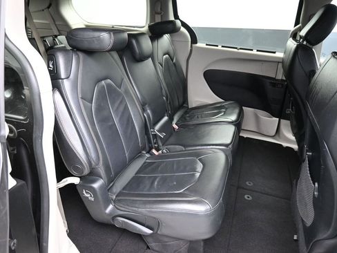 Used 2017 Chrysler Pacifica Touring-L image 24