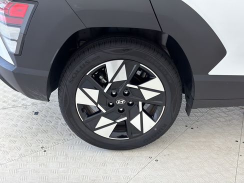 Used 2025 Hyundai Kona SEL FWD image 13