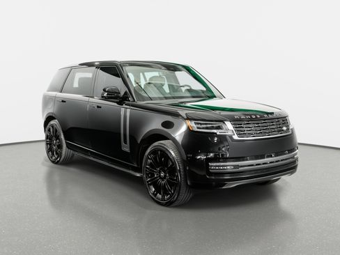 Used 2024 Land Rover Range Rover Long Wheelbase Autobiography image 4