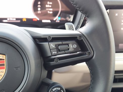 Used 2024 Porsche Cayenne image 35