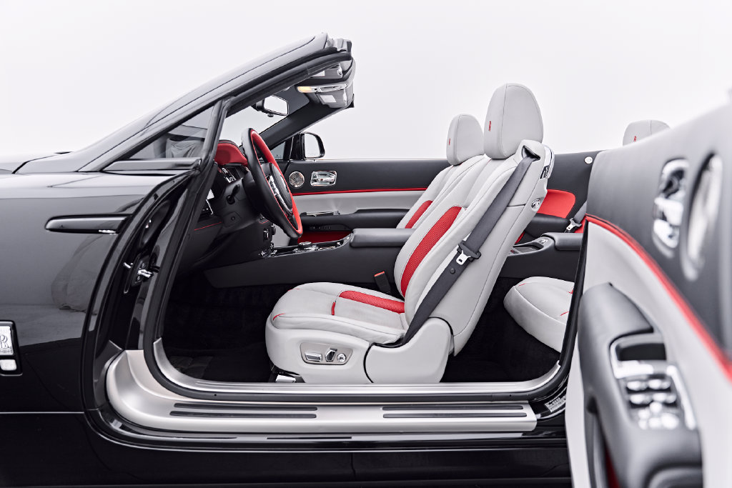 Used 2019 Rolls-Royce Dawn RWD image 38