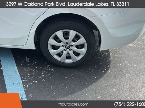 Used 2018 Toyota Corolla LE FWD image 15