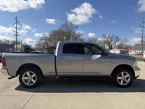 Used 2019 RAM 1500 Classic SLT AWD/4WD image 3