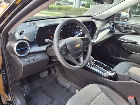 Used 2026 Chevrolet Trax LT FWD image 17