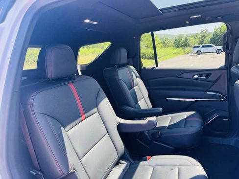 Used 2024 Chevrolet Traverse RS image 34