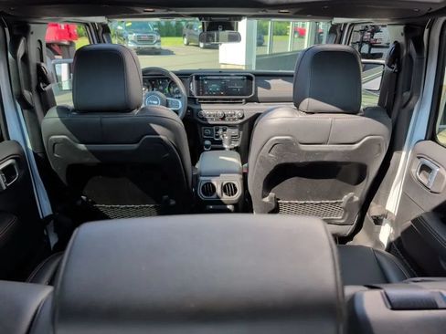 Used 2024 Jeep Wrangler Unlimited Sahara w/ Safety Group AWD/4WD image 29